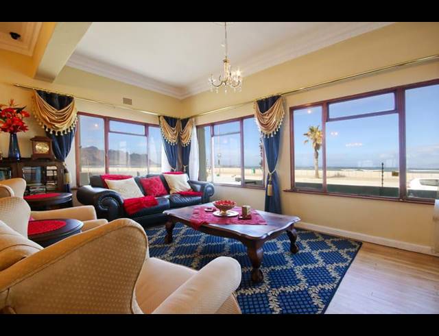 11 BEDROOM HOUSE FOR SALE IN STRAND NORTH
